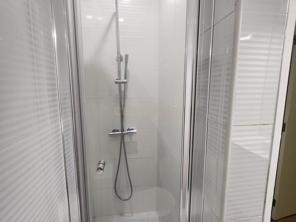 Apartamento Moderno em Setúbal com Vista para a Cidade e Montanha - Image 15